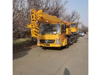 凯威重工 简易移动吊车 8吨-25吨自制底盘吊车质量可靠图4