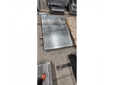 施工电梯吊笼冲孔板  施工升降机电机配件 三相异步电动机  济南恒义建筑机械图3